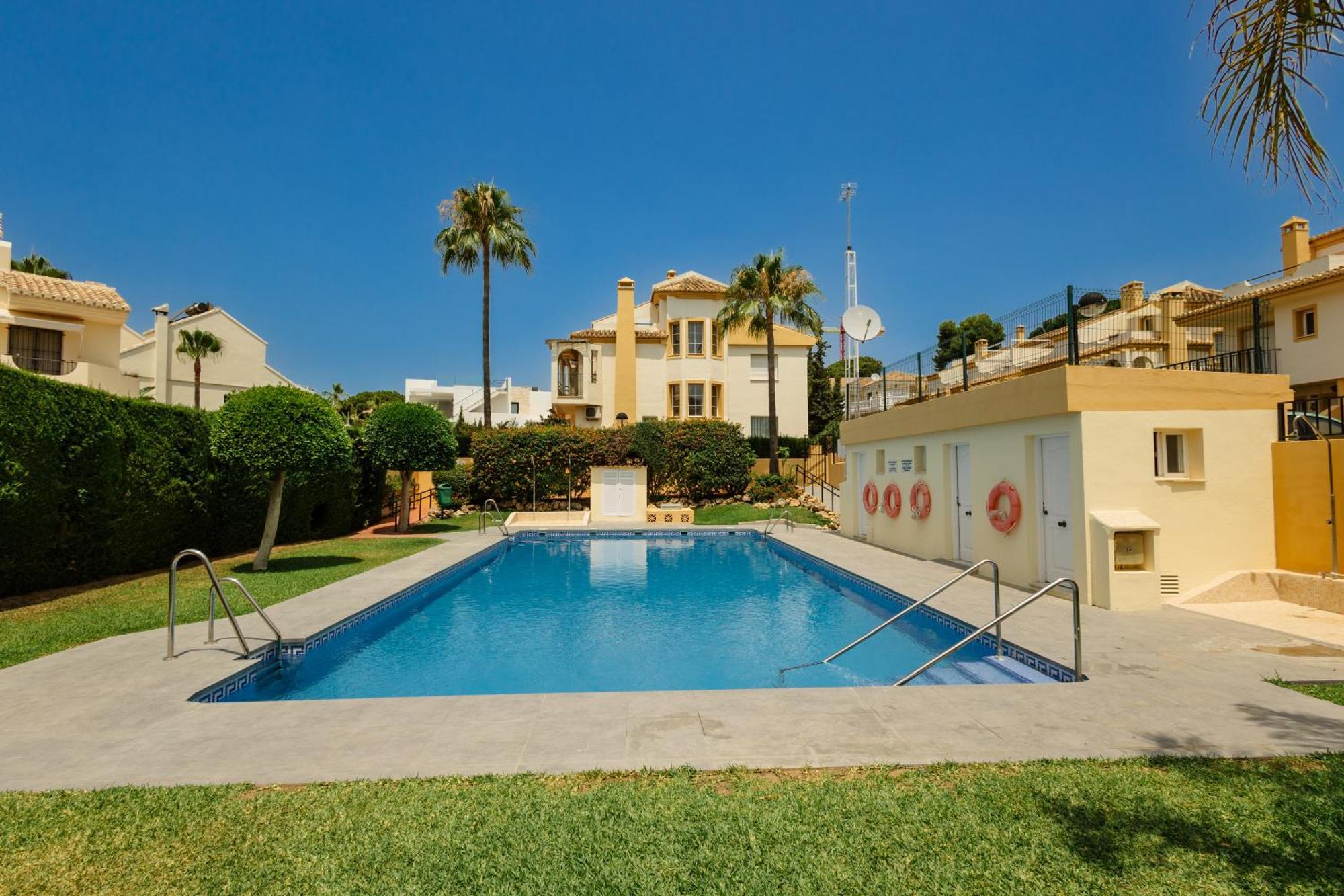 Beautiful Townhouse Walking Distance To The Beach In Costabella, Marbella Buitenkant foto
