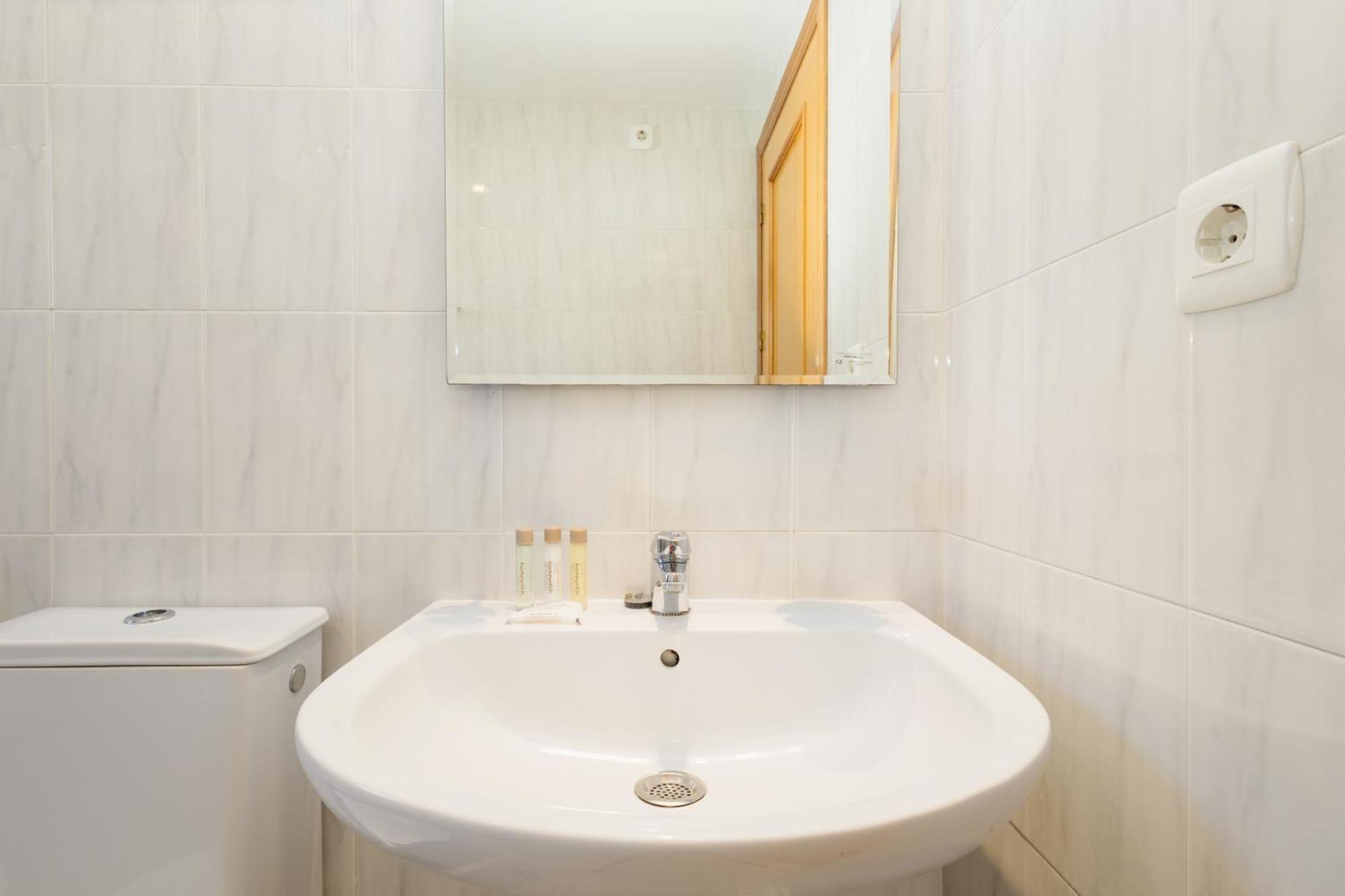 Beautiful Townhouse Walking Distance To The Beach In Costabella, Marbella Buitenkant foto