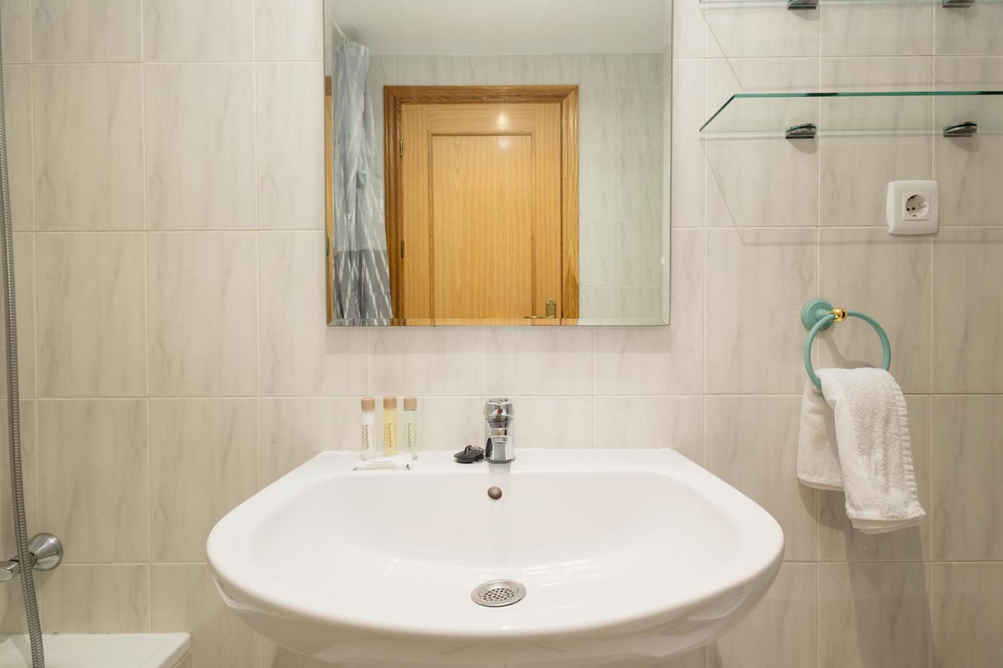 Beautiful Townhouse Walking Distance To The Beach In Costabella, Marbella Buitenkant foto