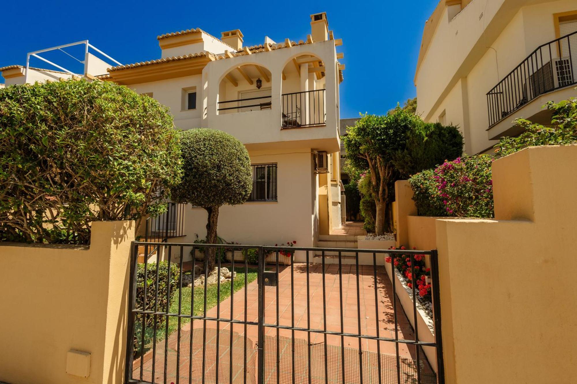 Beautiful Townhouse Walking Distance To The Beach In Costabella, Marbella Buitenkant foto